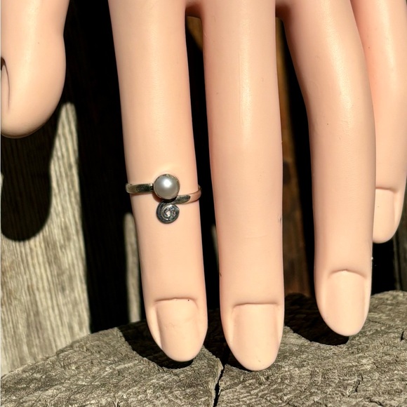 Pearl Ring - Picture 3 of 15